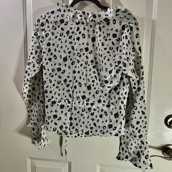 NWT Code X Mode SZ S Ivory and Green Animal Print Wrap Shirt Tie Closure Ruffle - Picture 4 of 4
